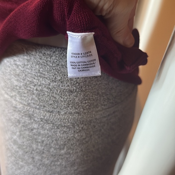 NWt northern reflections size small Women's Burgundy Top - Picture 6 of 6